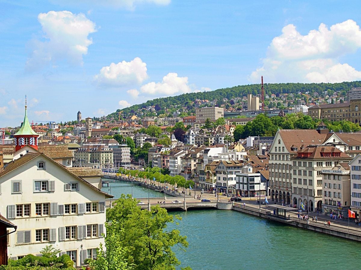 From Geneva or Geneva Airport: Transfer to Basel, Bern, Lucerne or Zurich