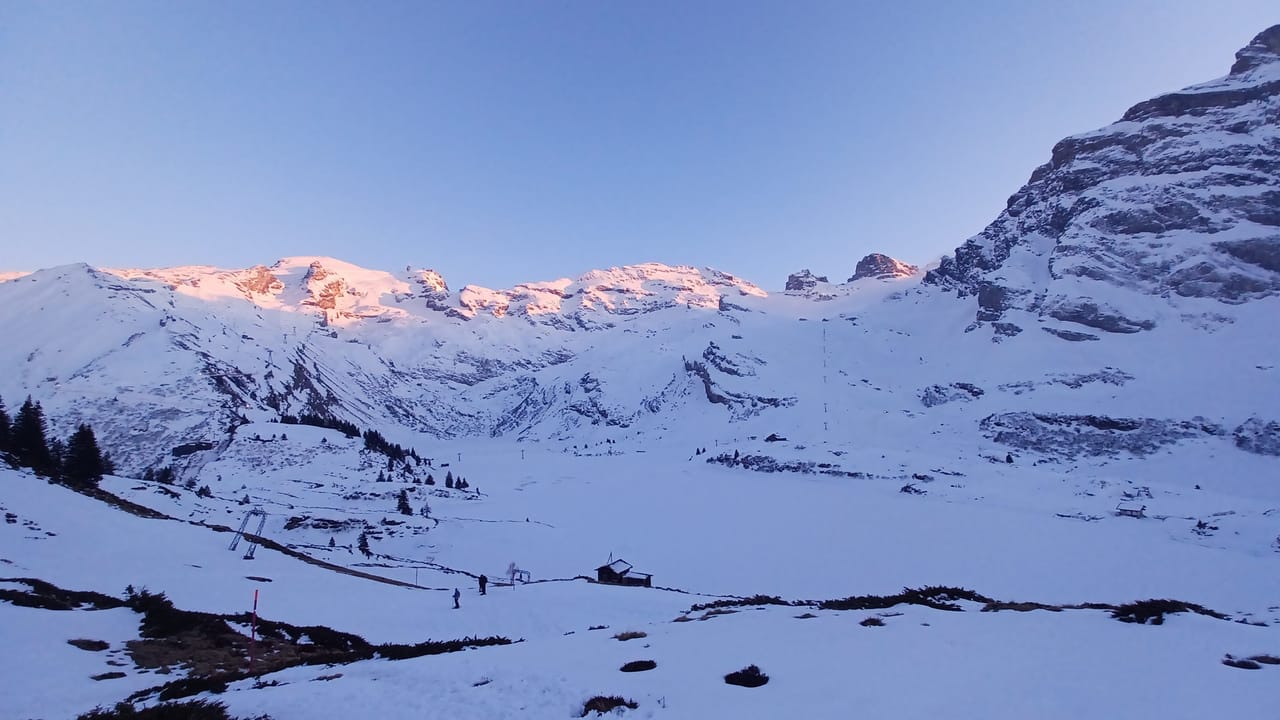 Full Moon Snowshoe Tour with Fondue in Engelberg