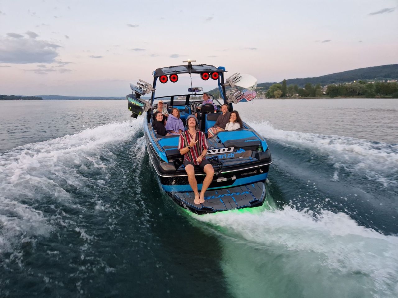 Öffentliches Wakeboarden auf dem Untersee (Bodensee)  