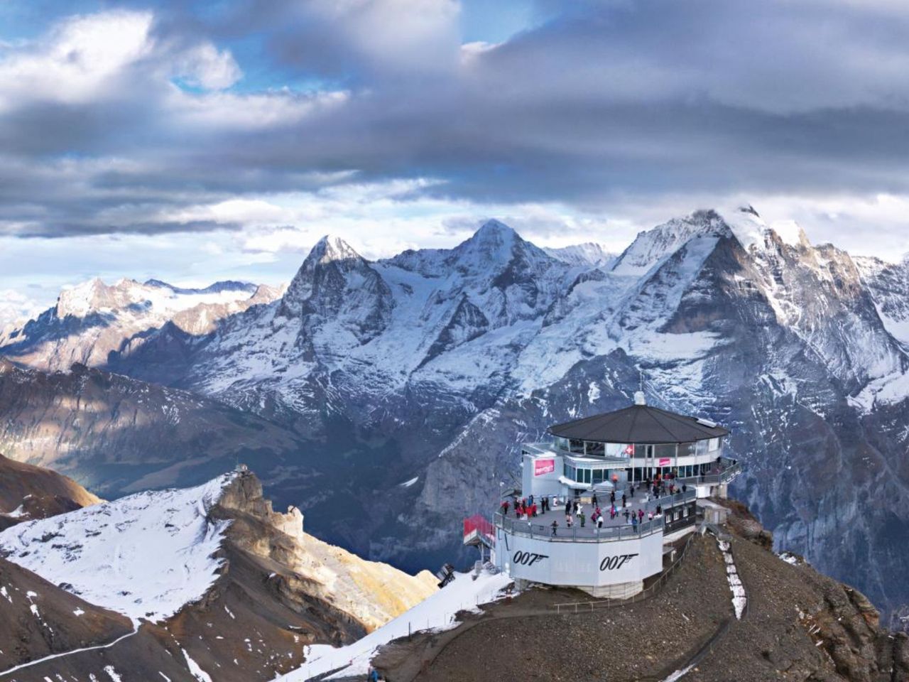 Ab Lausanne: Bustour nach Interlaken und zum Schilthorn