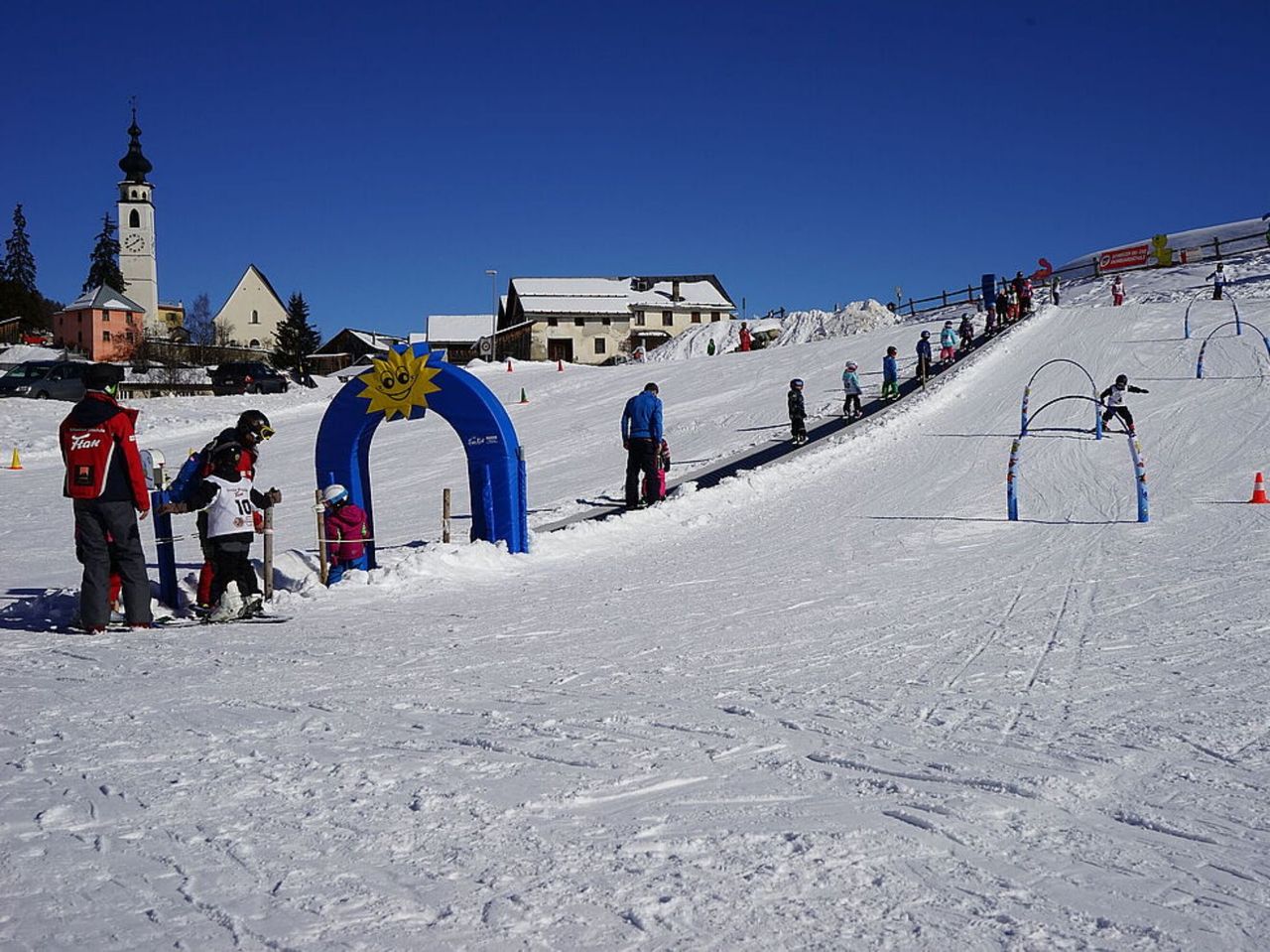 "Ftan-Sainas" Skischule für kleine Kinder in Ftan