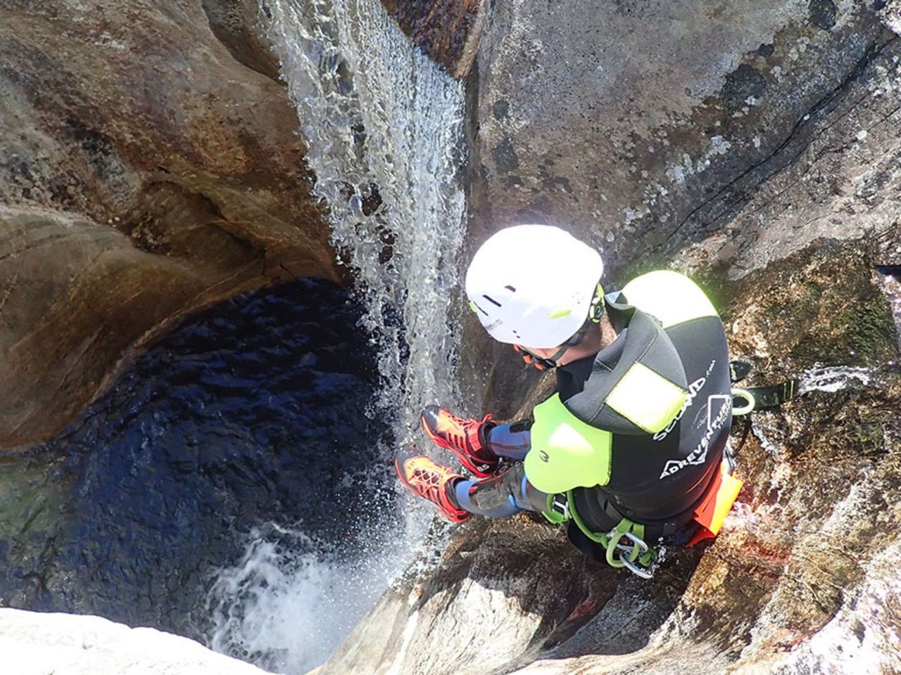 Iragna Schlucht Canyoning inferiore für Fortgeschrittene ab Riviera