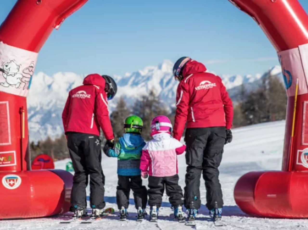 Skischule Gruppe für Kinder ab 3 Jahren im Snow Kids Village Veysonnaz