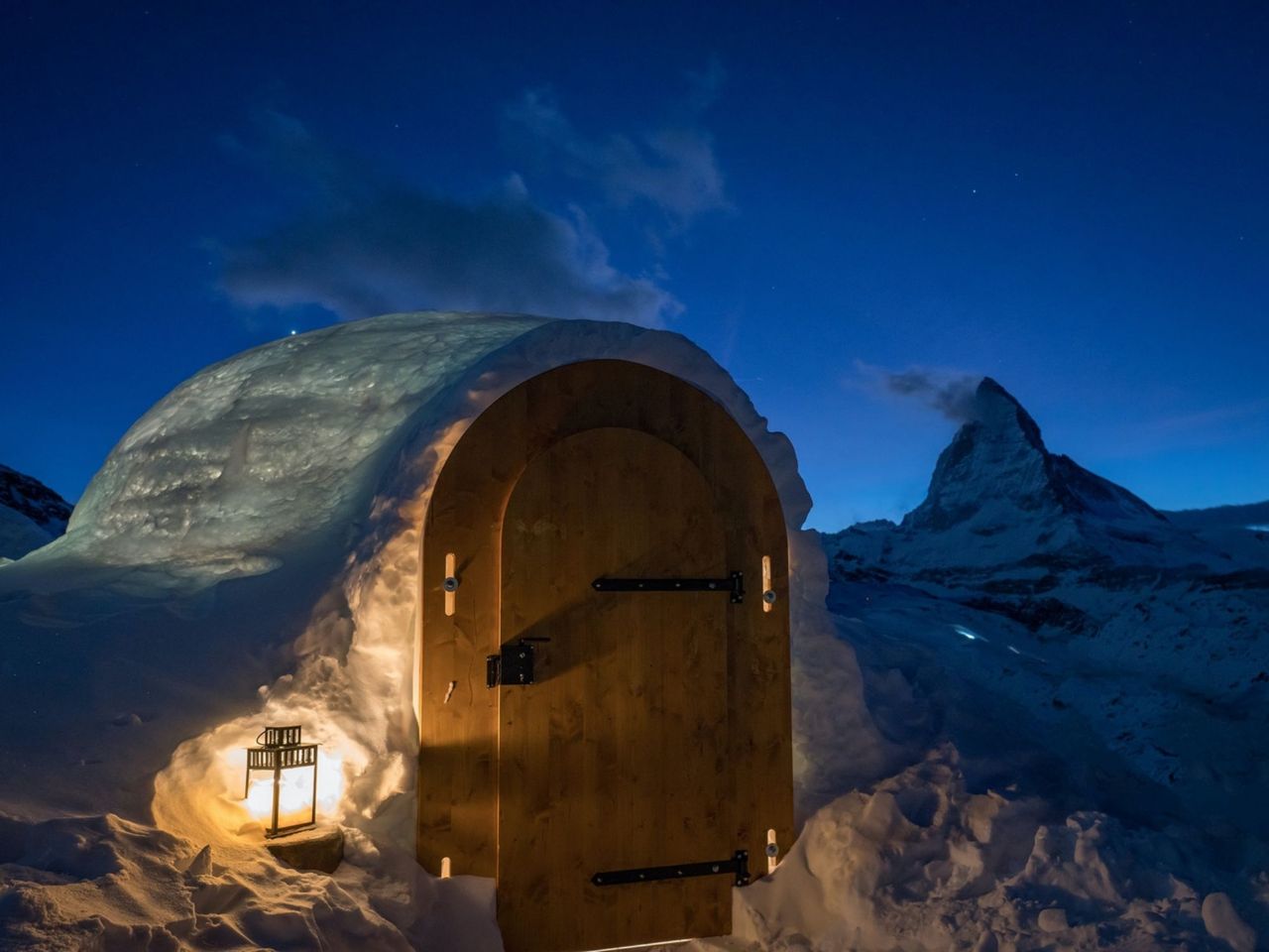 Overnight stay in a Romantic Igloo in Zermatt