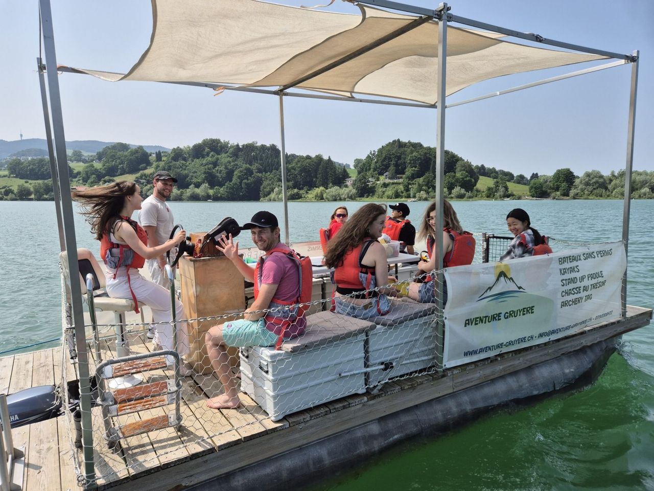 "Party Boat" rental without a license on Lake Gruyère