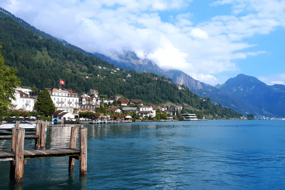 “Exquisite Weinverkostung und Cruise” auf dem Vierwaldstättersee mit Skipper