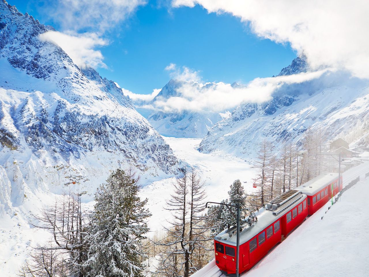 From Geneva: Bus tour to Chamonix Mont Blanc including Mer de Glace