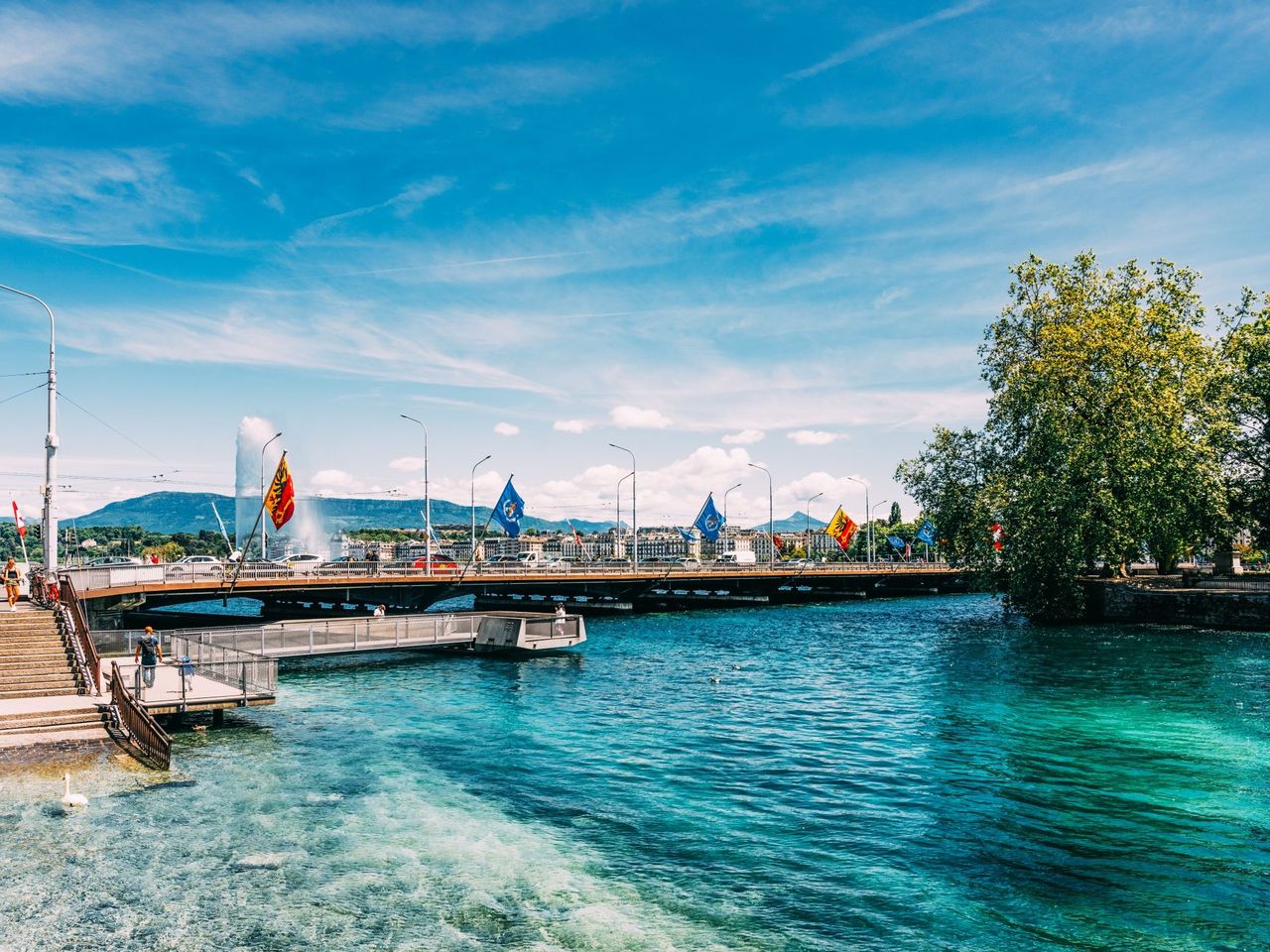 Geneva: Jet d'eau, boat cruise and city tour including aperitif