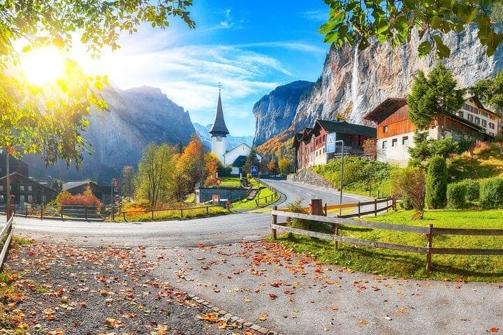 Da Interlaken: escursione di un giorno in piccolo gruppo a Lauterbrunnen e Mürren
