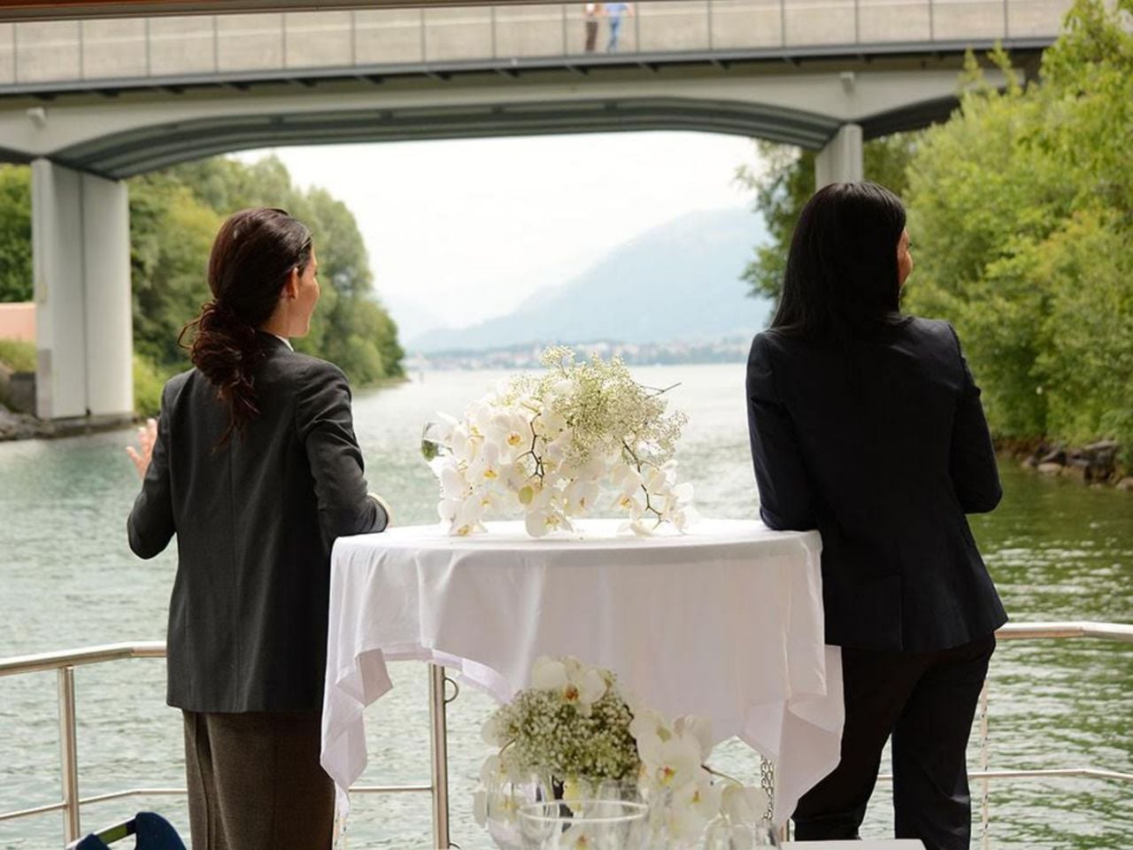 Fahrt mit dem Eventfloss über den Zürichsee (selbstgeführt)