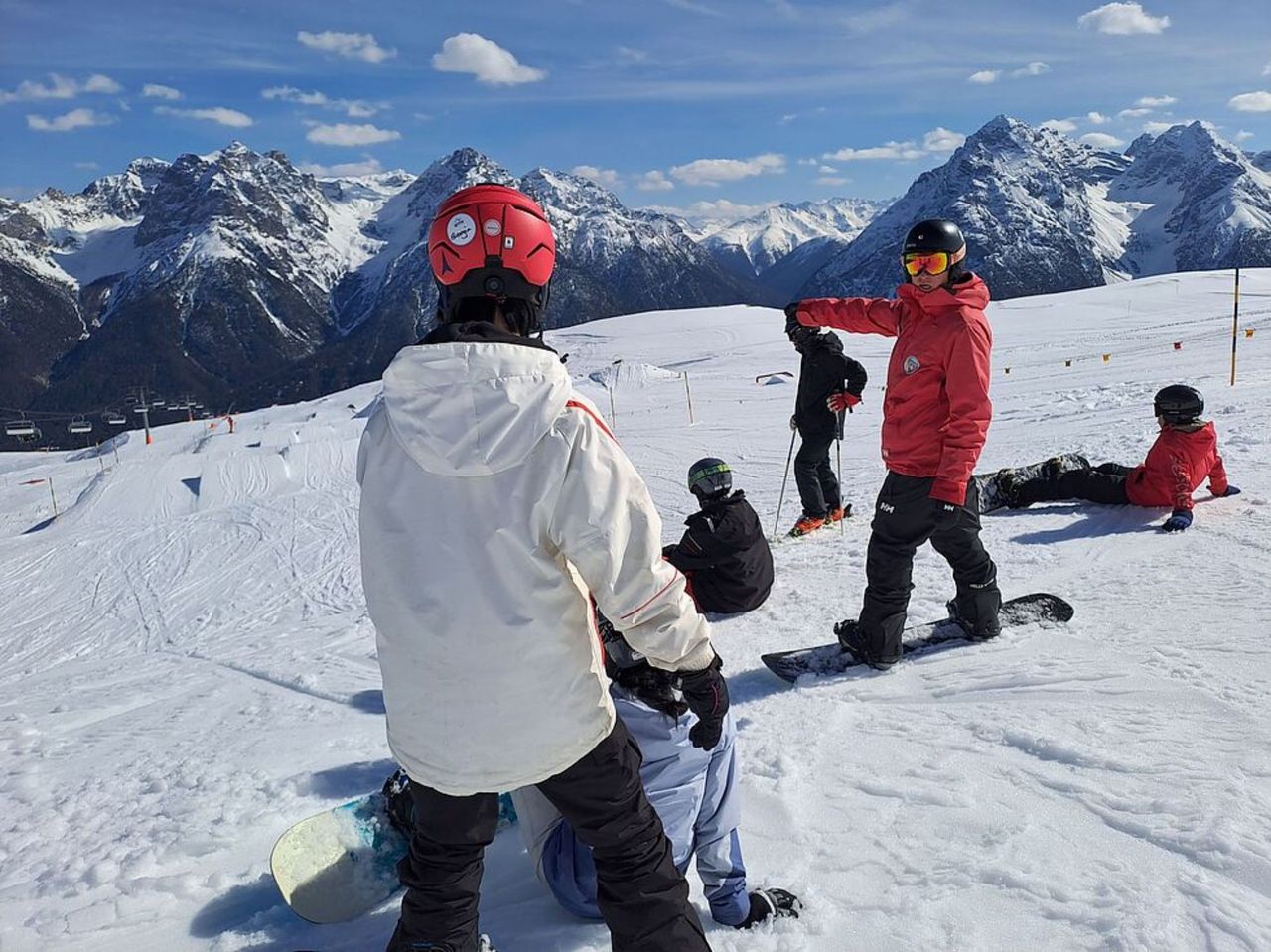Snowboard lessons for children and adults in Scuol