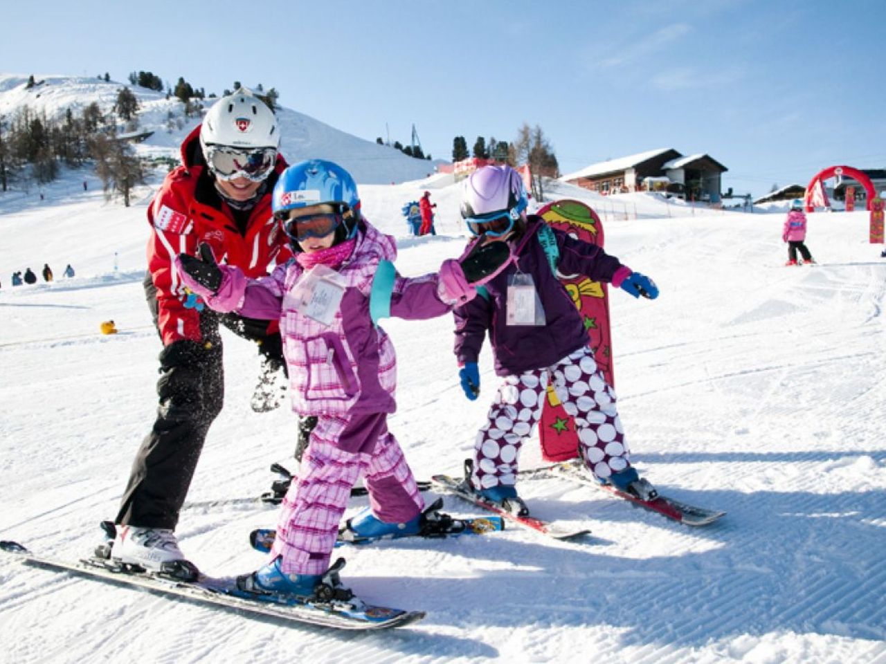 Skischule Gruppe für Kinder ab 3 Jahren im Snow Kids Village Veysonnaz