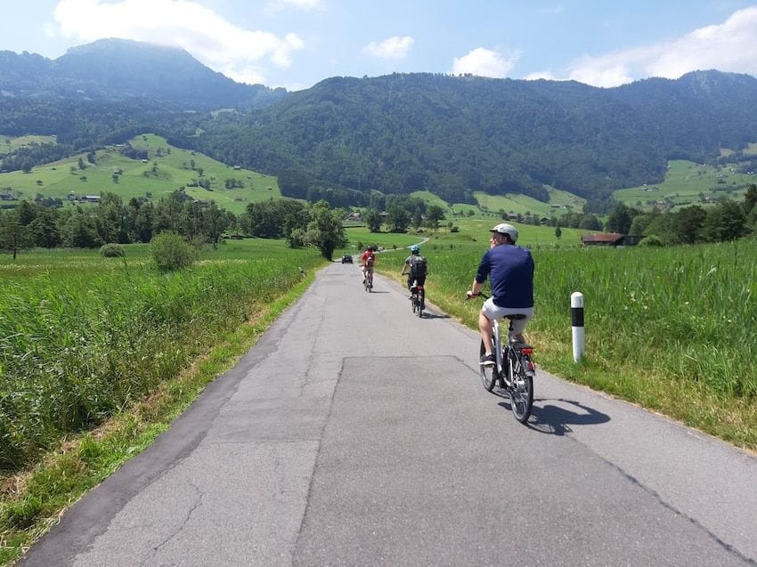 Private e-bike day tour to Brunnen with boat trip from Lucerne