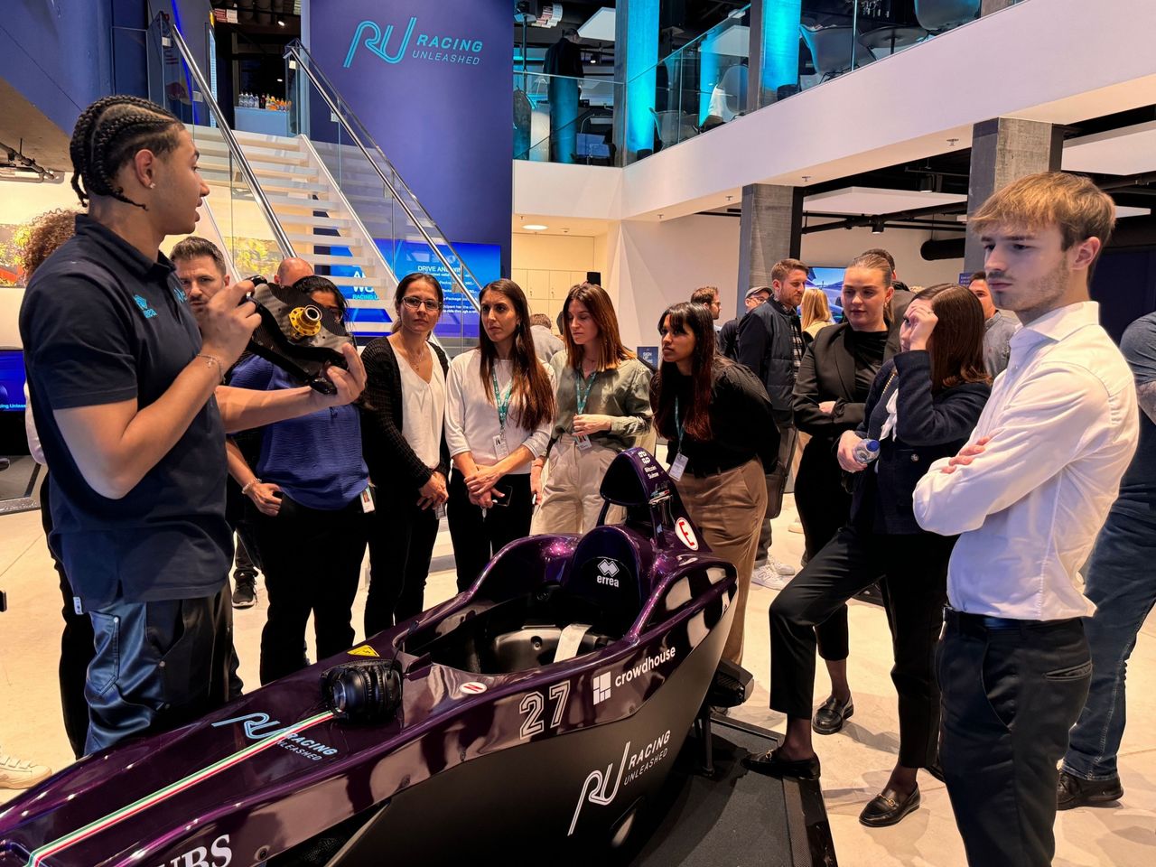 Racing Unleashed - Fahrt im Rennsimulator am Flughafen Zürich