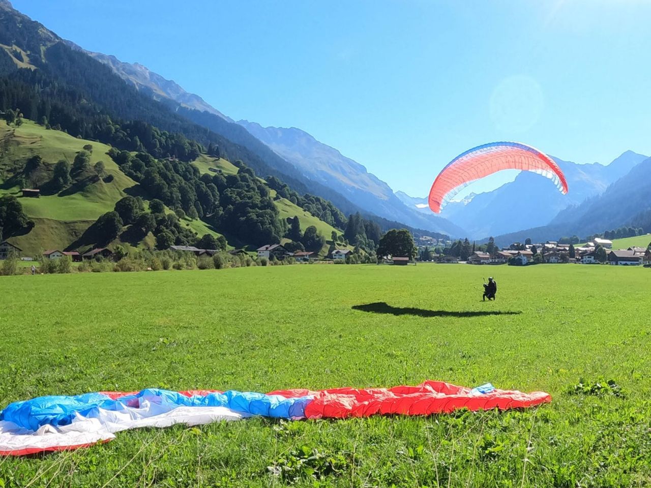 Tandem Paragliding for Couples in Davos