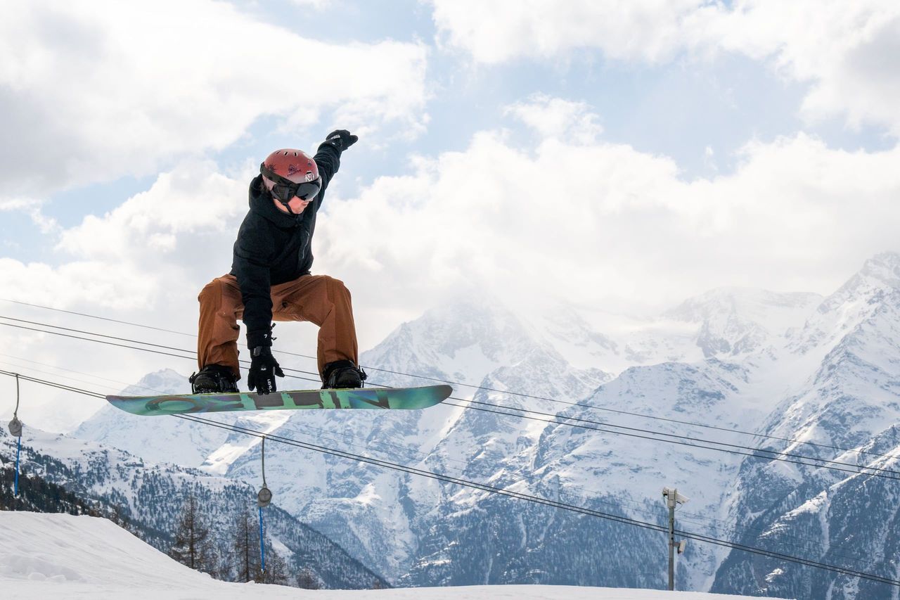 Cours de snowboard privé à Grächen pour 1 à 4 personnes