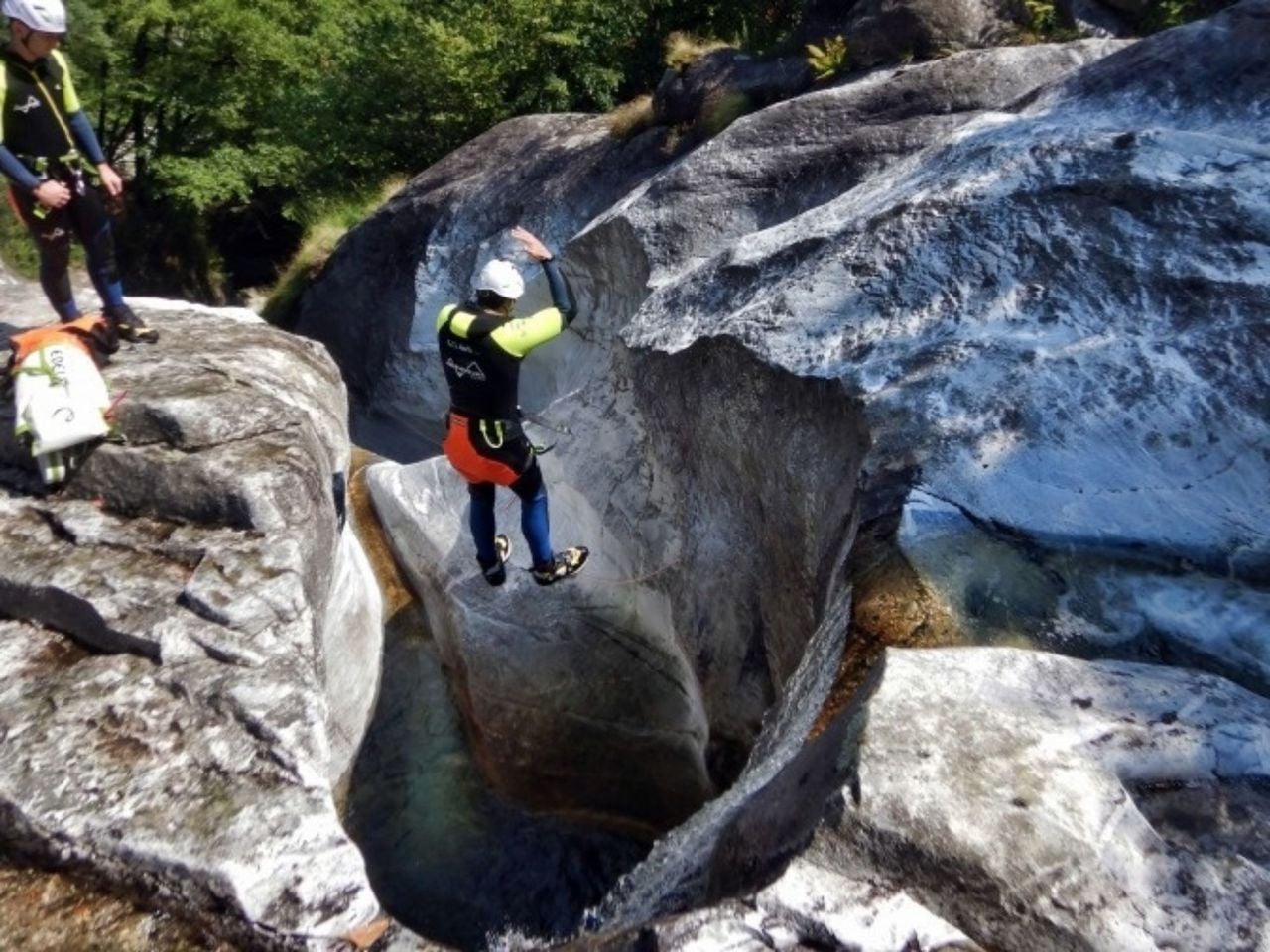 Iragna Schlucht Canyoning für sportliche Einsteiger ab Riviera