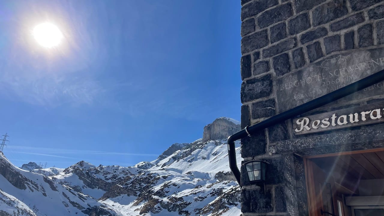 Randonnée guidée en raquettes jusqu’à la cabane de Lämmeren (CAS), sur la Gemmi