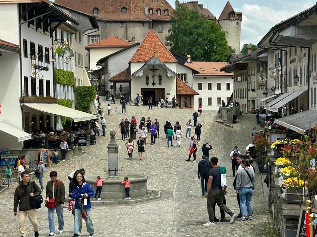 Ab Genf: Tagesausflug nach Gruyères, Schaukäserei und Schokoladenfabrik