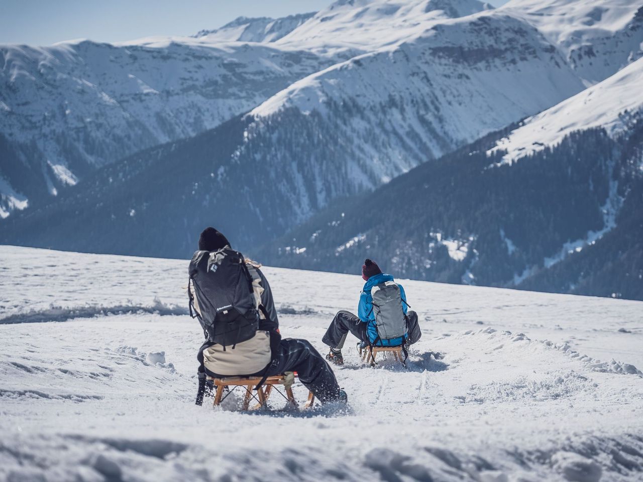 Evening sledding at Rinerhorn incl. a single ticket and fondue.