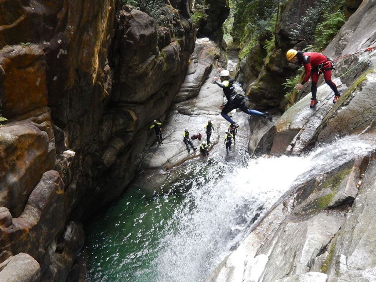 Iragna Schlucht Canyoning inferiore für Fortgeschrittene ab Riviera