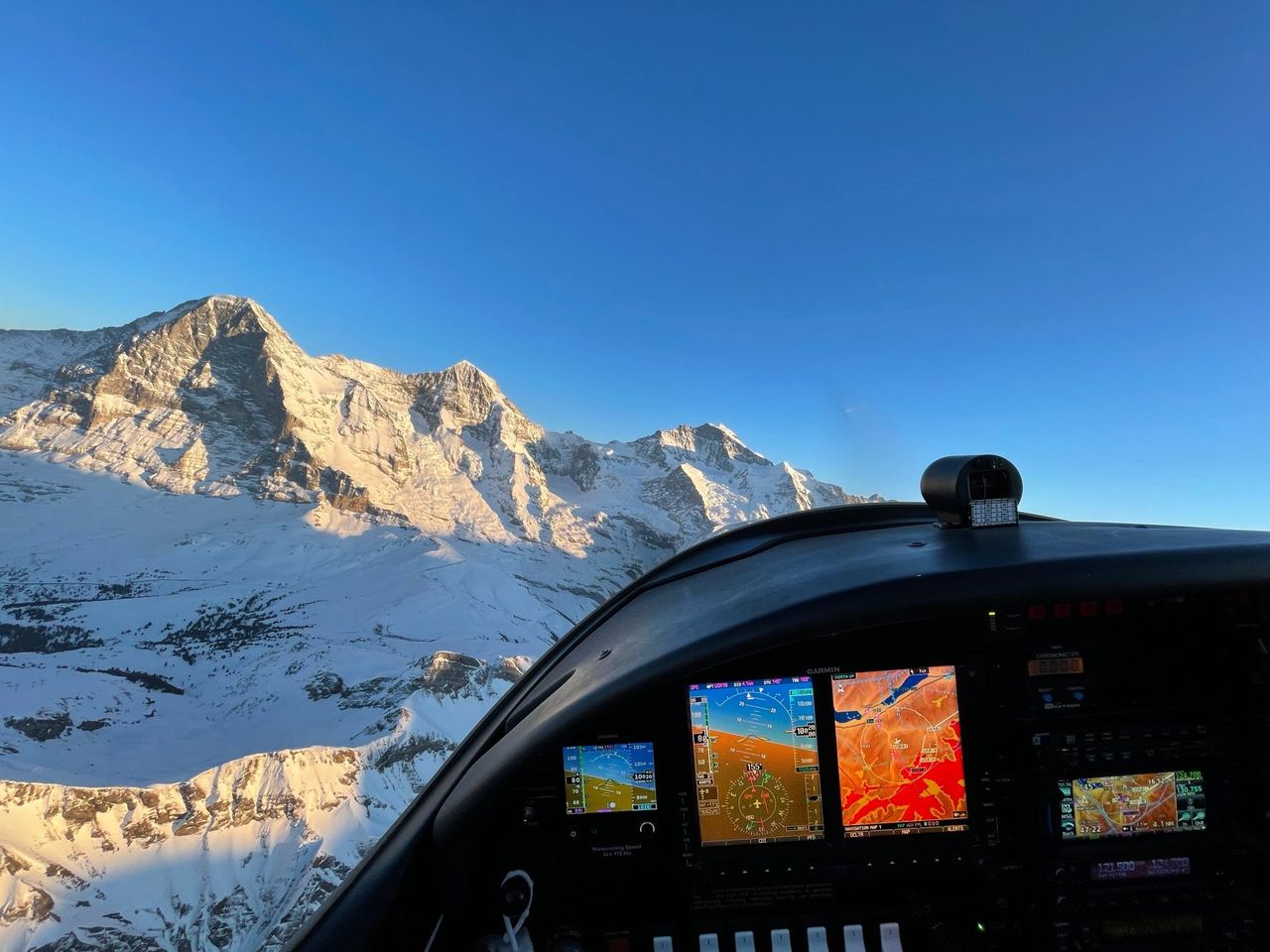 "Alpine Voyage" 90 min Rundflug ab Hausen am Albis