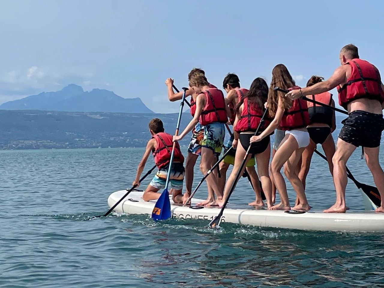 Teambuilding SUP Tour auf dem Genfersee