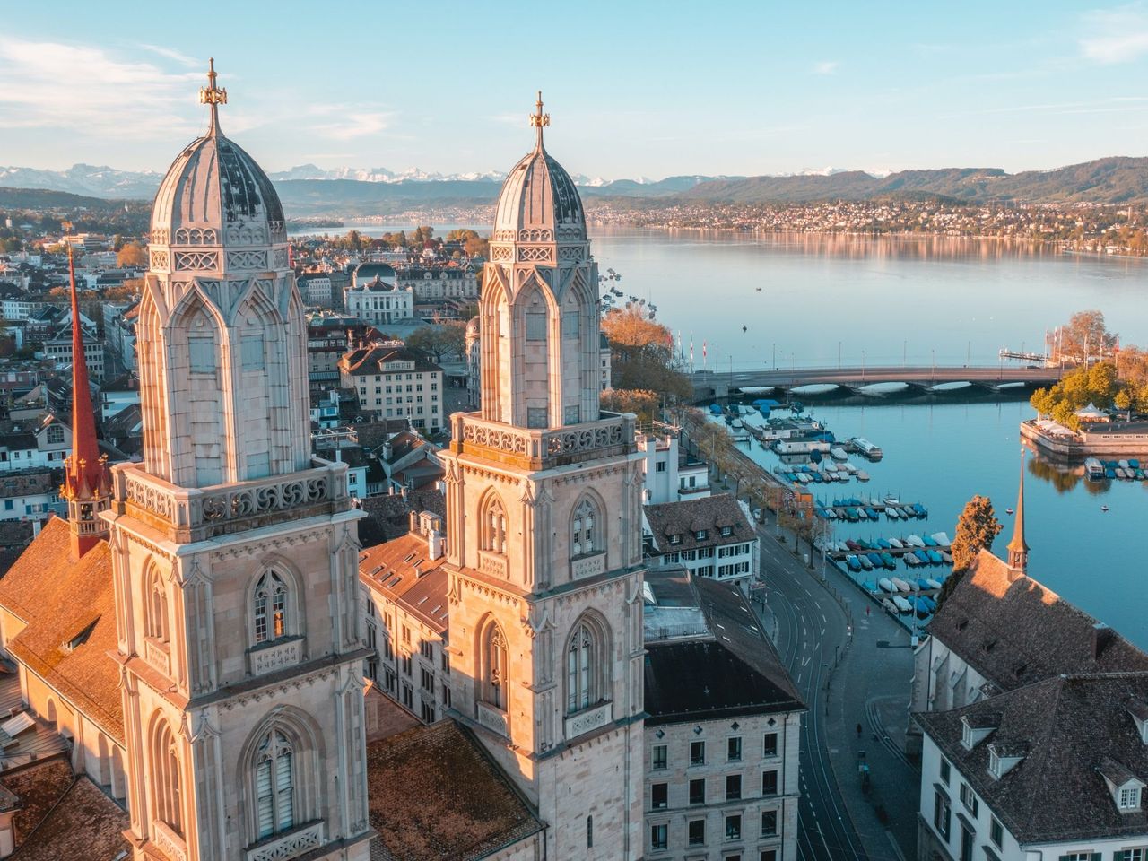 To Zurich Airport: Transfer by minibus