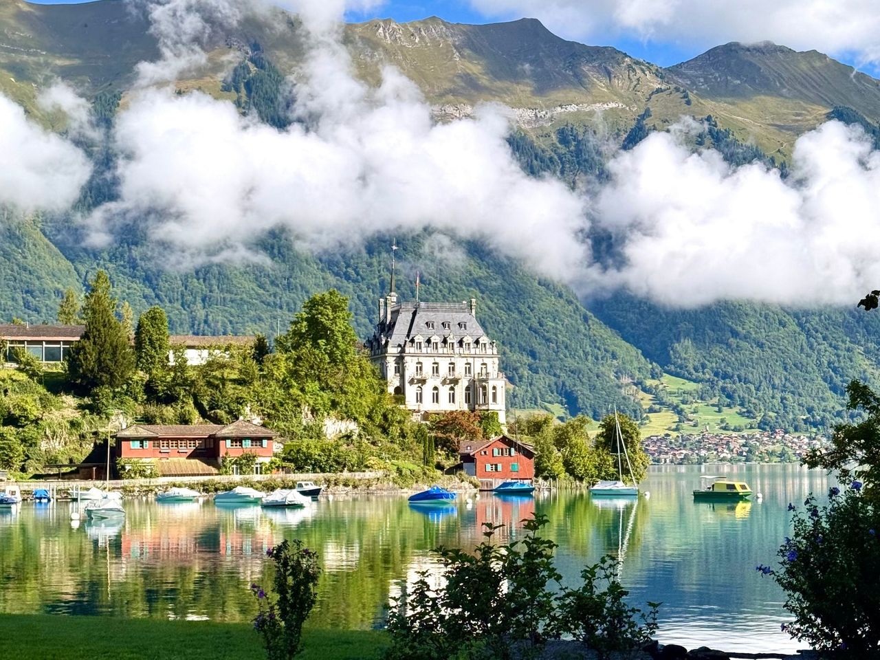 "Iseltwald and Giessbach" - explore Interlaken by e-bike