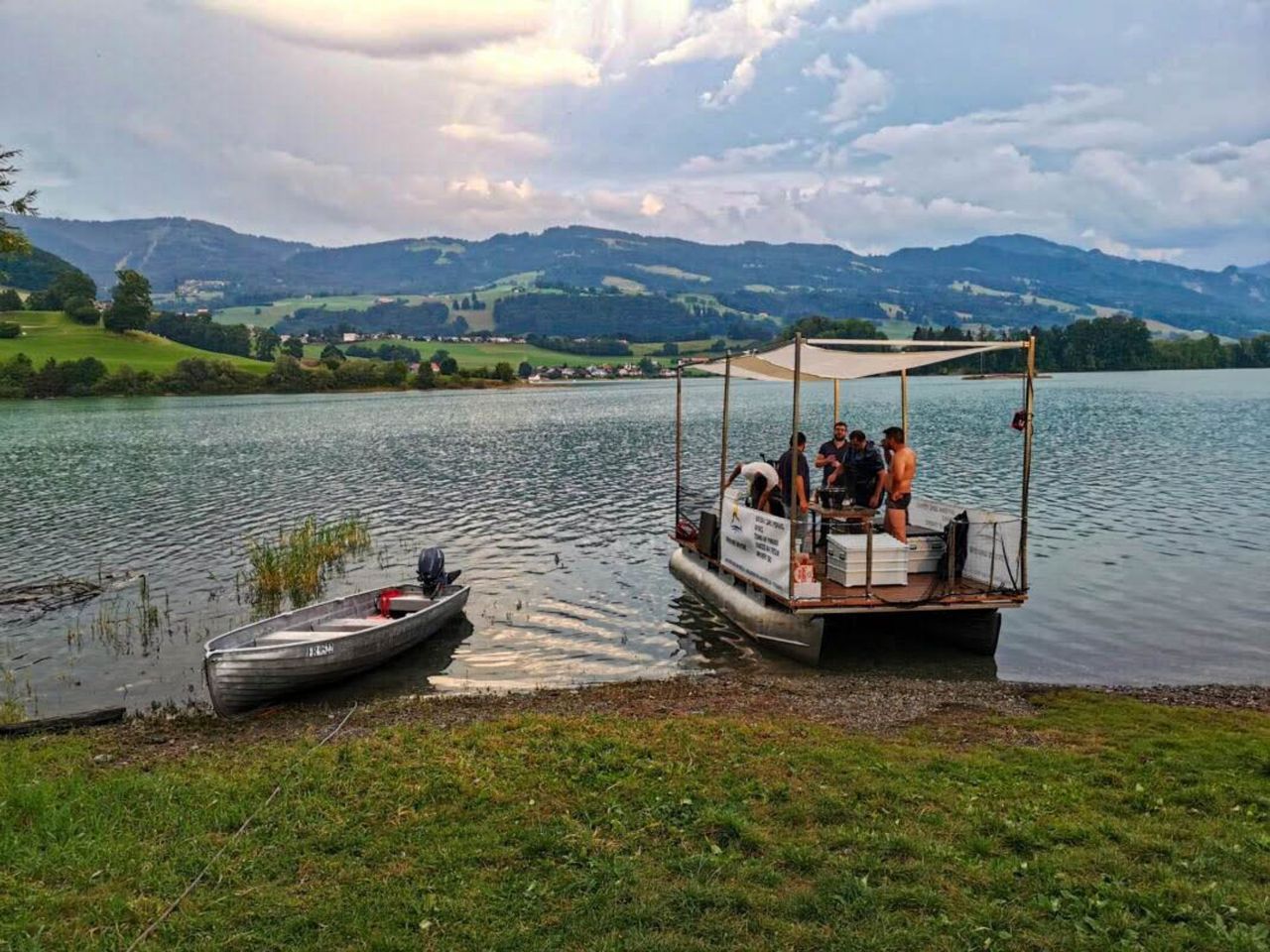 "Party Boat" rental without a license on Lake Gruyère