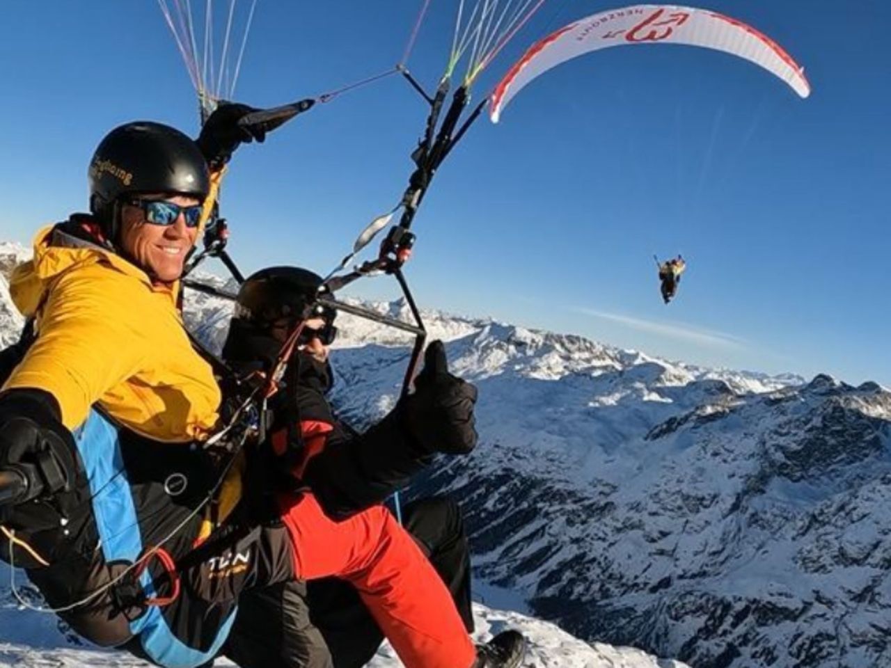 Paragliding Flug Winter im Engadin