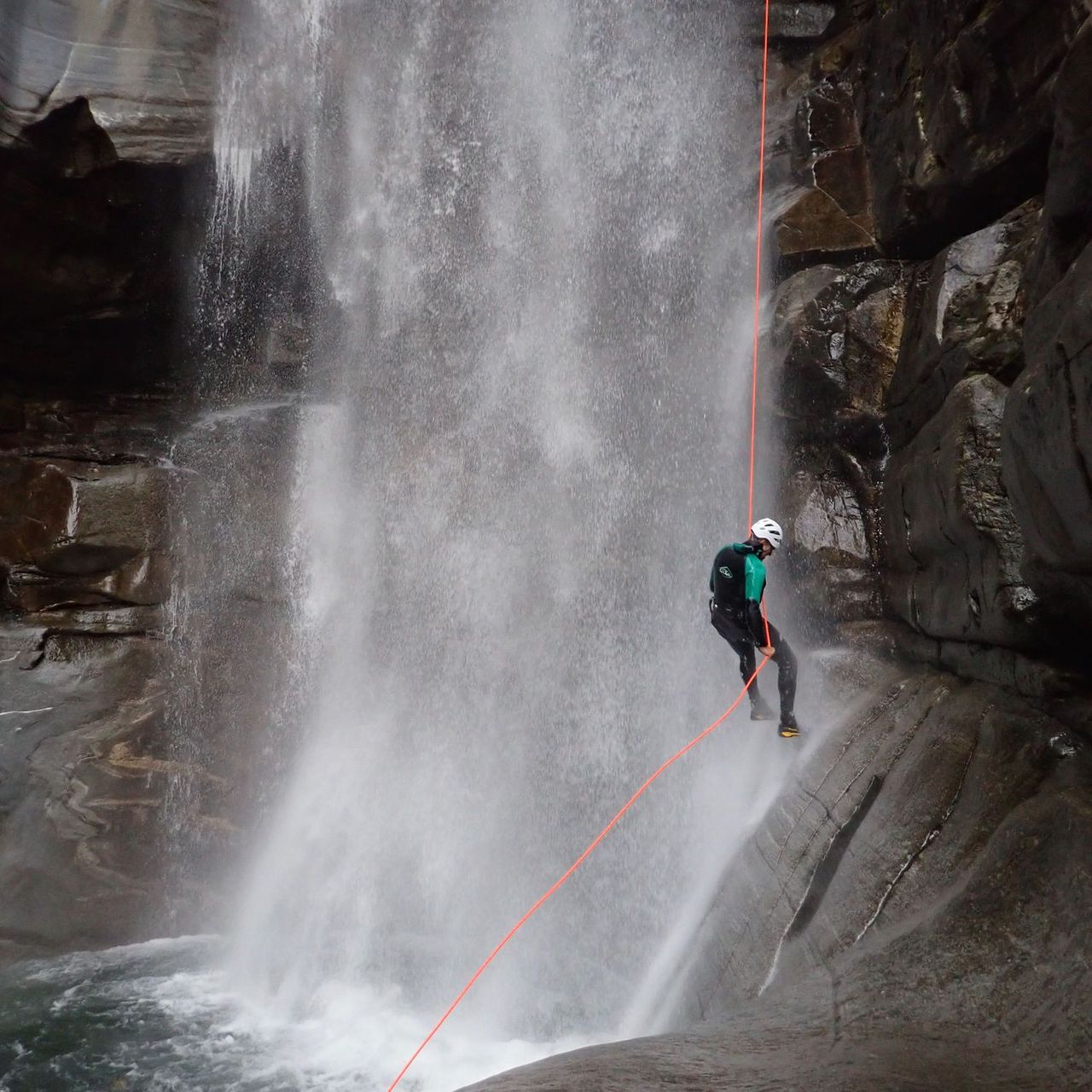 "Iragna Pulse" Canyoning für Abenteurer im wilden Teil der Iragna Schlucht