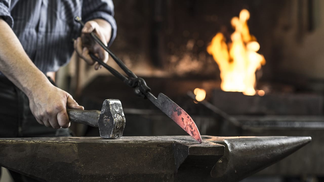 Forger un couteau – cours de forge à la Messerschmiede Graf
