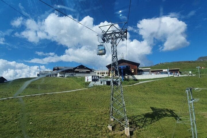 Depuis Interlaken : randonnée en petit groupe de Grindelwald First au lac de Bachalp