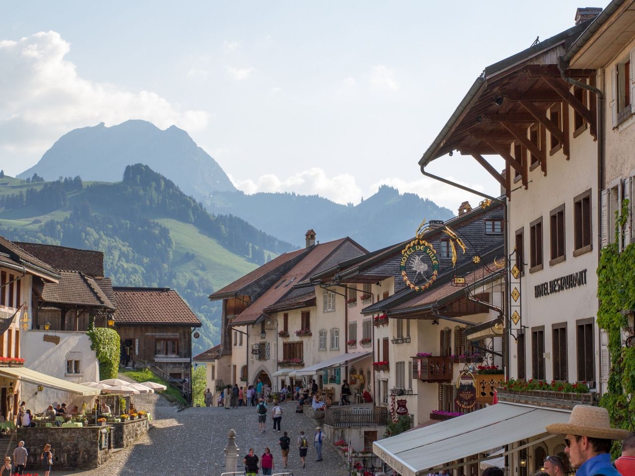 Ab Genf: Bustour Gruyères, Alpkäserei, Schokoladenfabrik und Golden Pass Line
