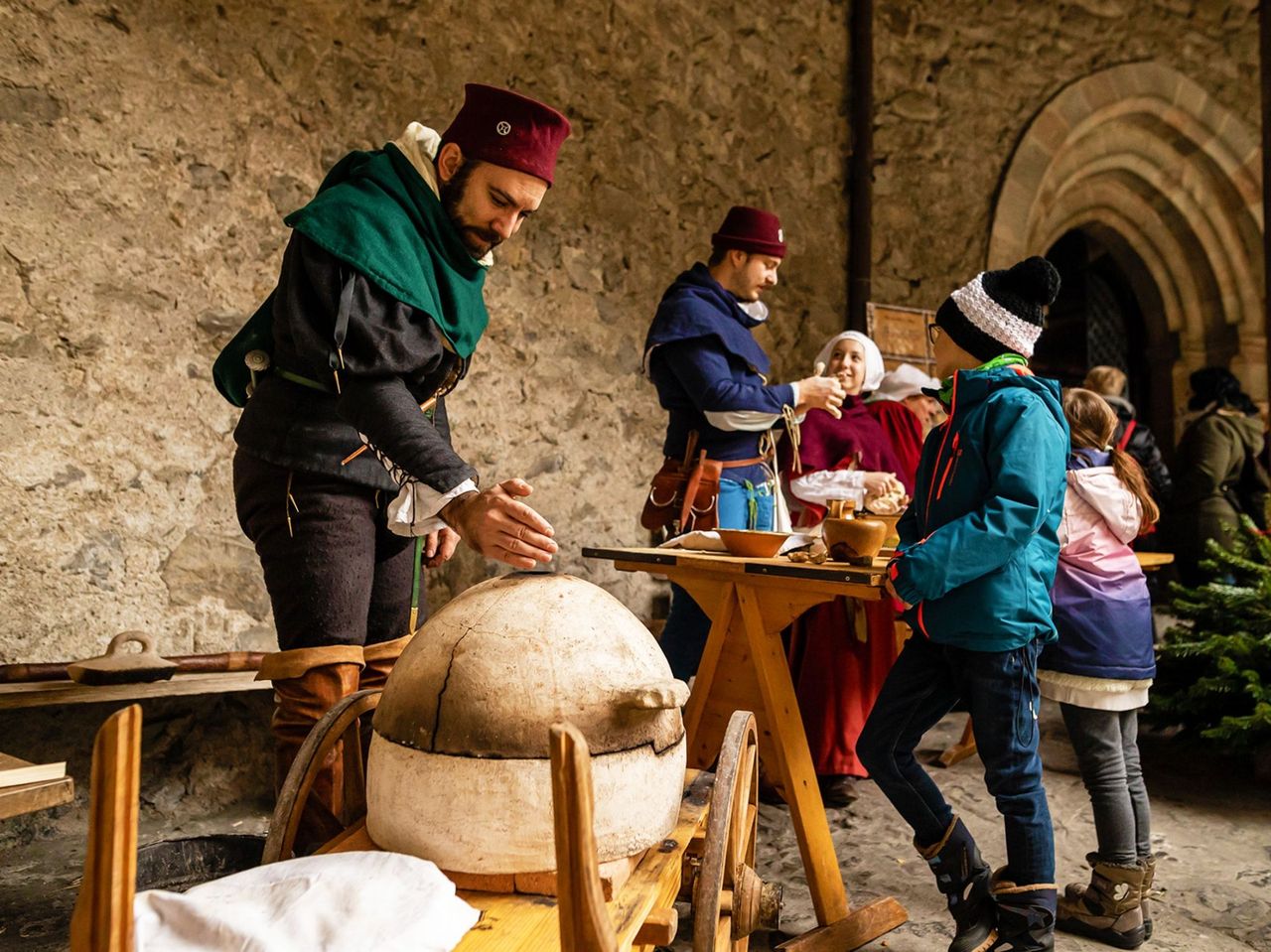 Ab Lausanne: Bustour Riviera mit Chaplin’s World, Montreux und Chillon