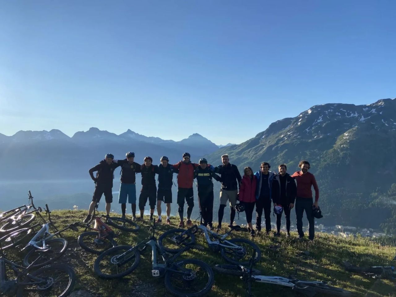Frühmorgendliche Biketour mit Brunch ab St. Moritz