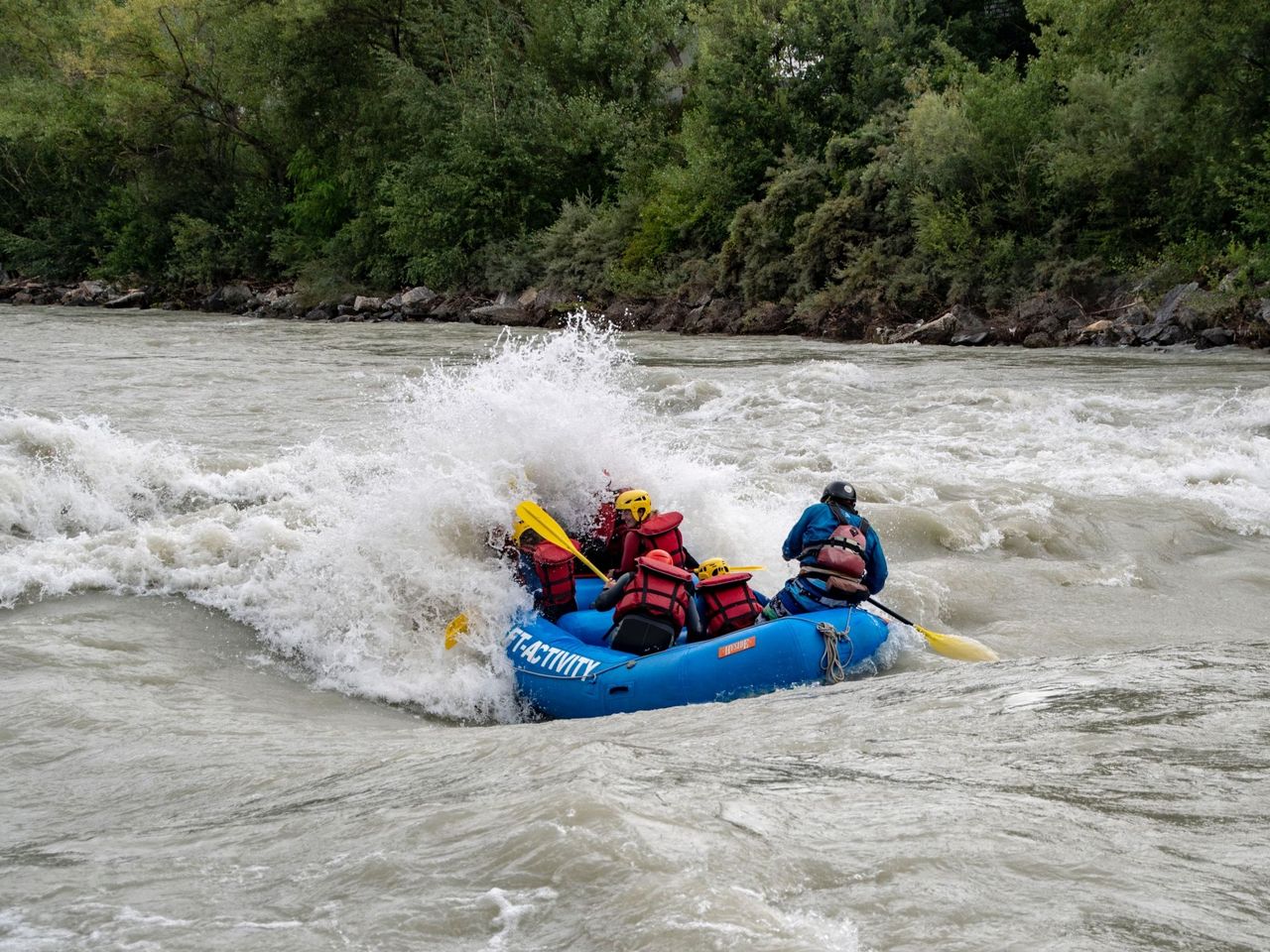 Wildwasser-Rafting auf der Rhône im Wallis