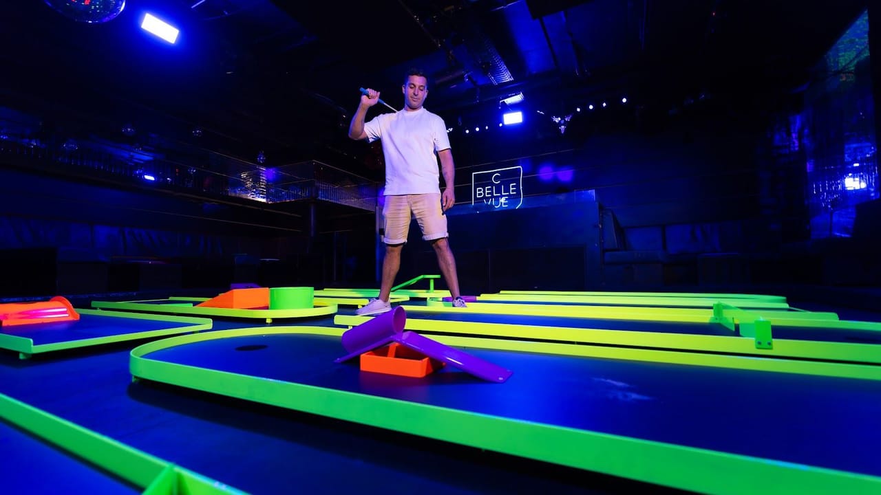 Minigolf néon au Club Bellevue à Zurich