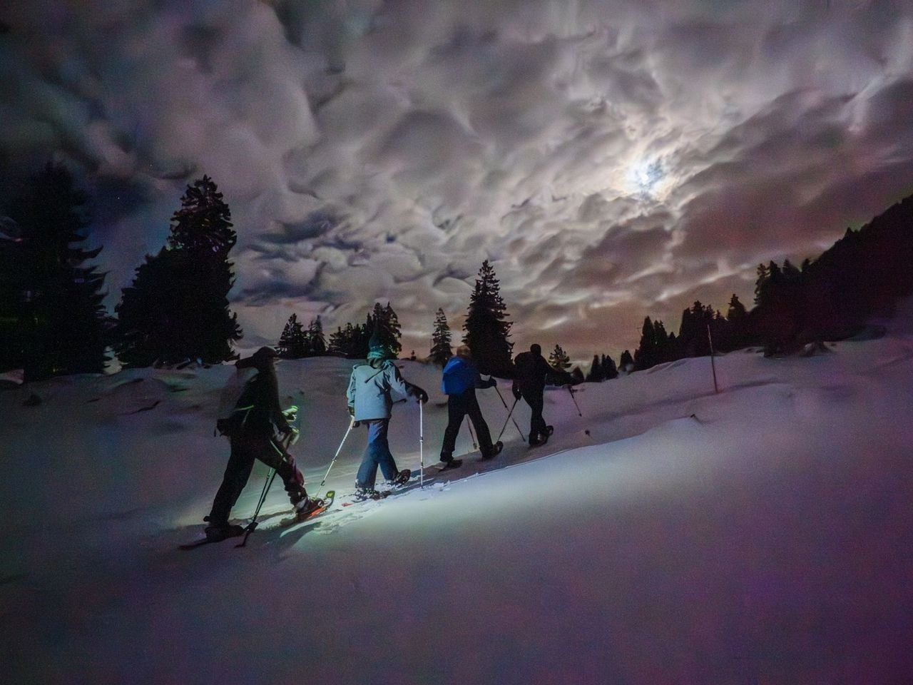 Abend-Schneeschuhwanderung mit Käsefondue am Lagerfeuer