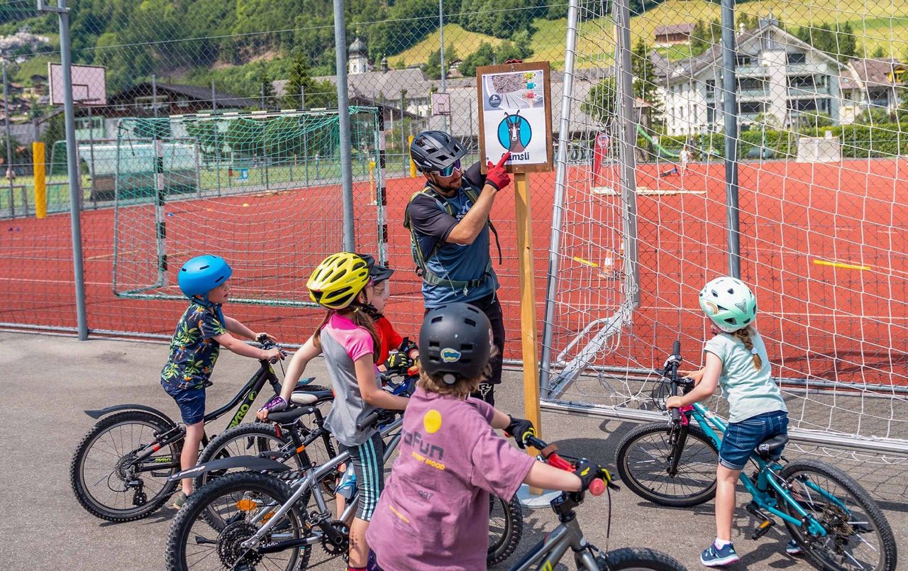 VTT en famille : sortie guidée à Engelberg