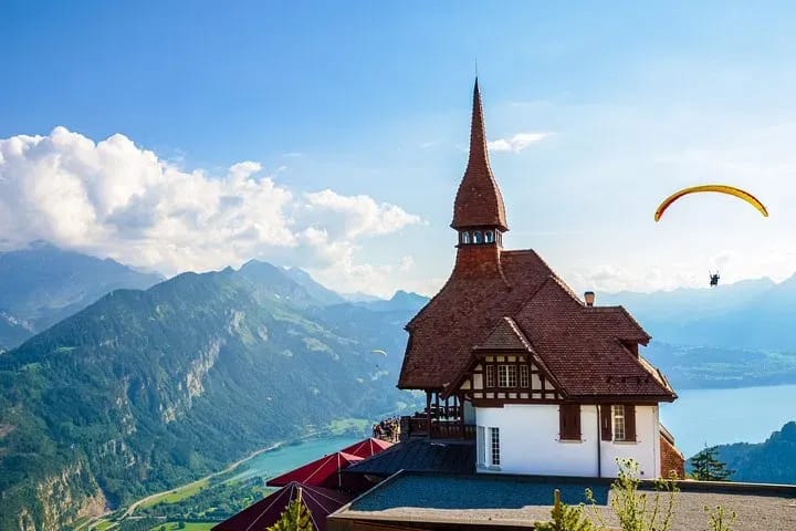 Ab Zürich: Privater Tagesausflug durchs Berner Oberland und zum Harder Kulm