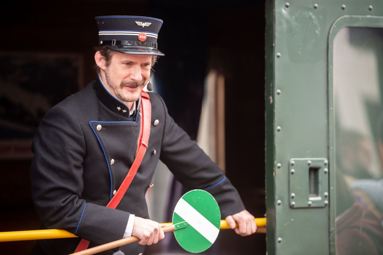 Clà Ferrovia Reise ins Farbenland Rhätische Bahn Ticket ab Chur