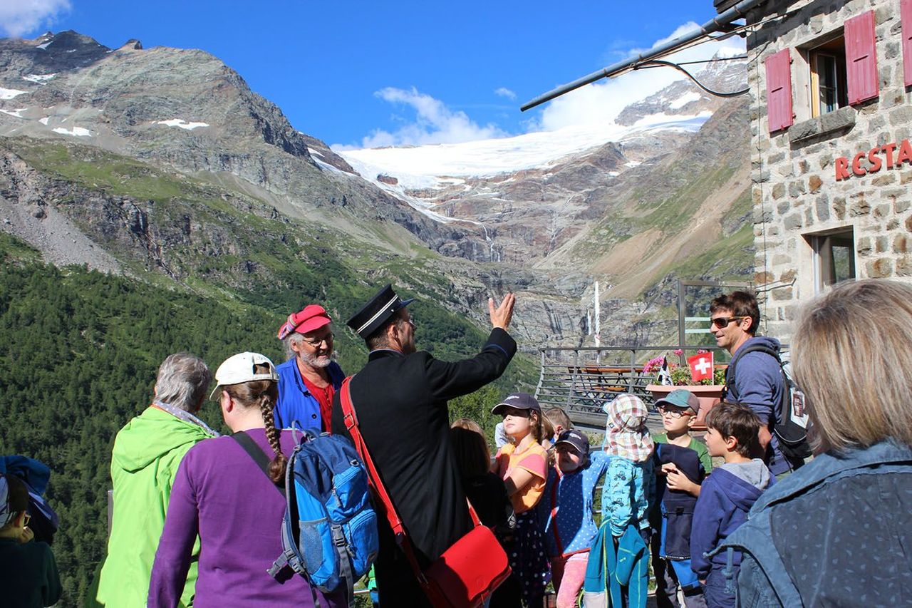 Clà Ferrovia Reise ins Gletscherland Rhätische Bahn Ticket ab St. Moritz