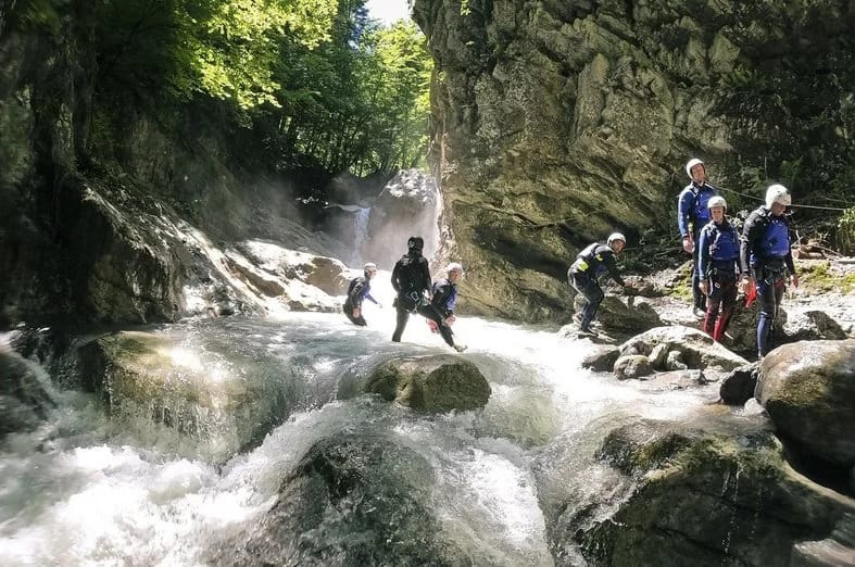 Ab Zürich: Canyoning-Abenteuer in Interlaken