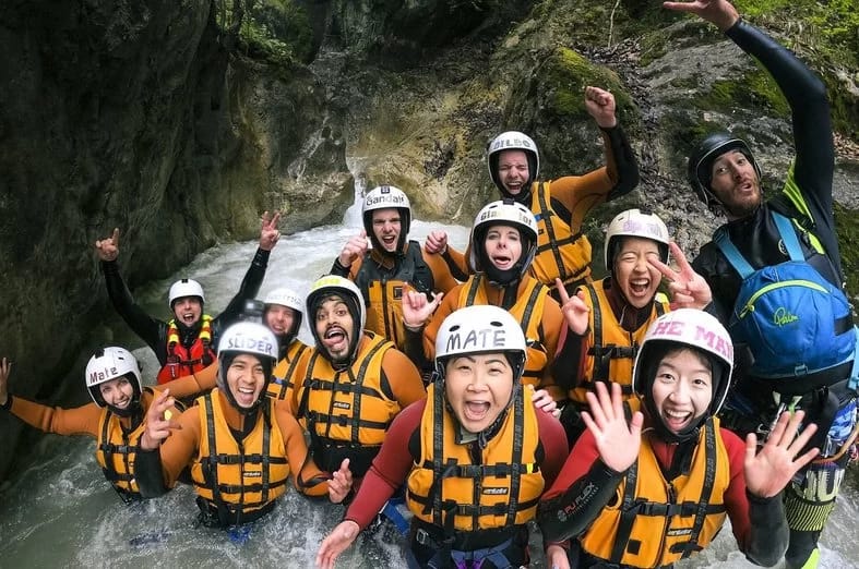 Ab Luzern: Canyoning-Abenteuer in Interlaken  