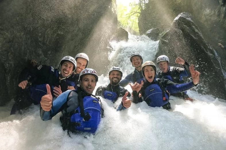 Ab Luzern: Canyoning-Abenteuer in Interlaken  