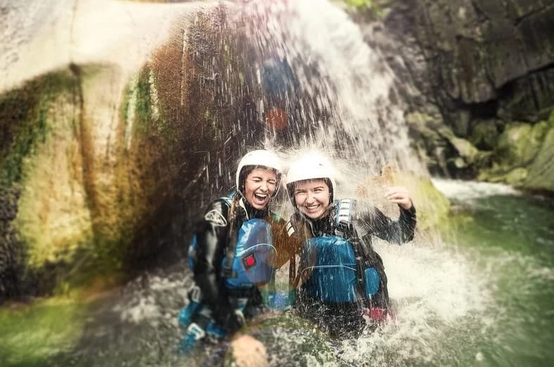 Ab Luzern: Canyoning-Abenteuer in Interlaken  