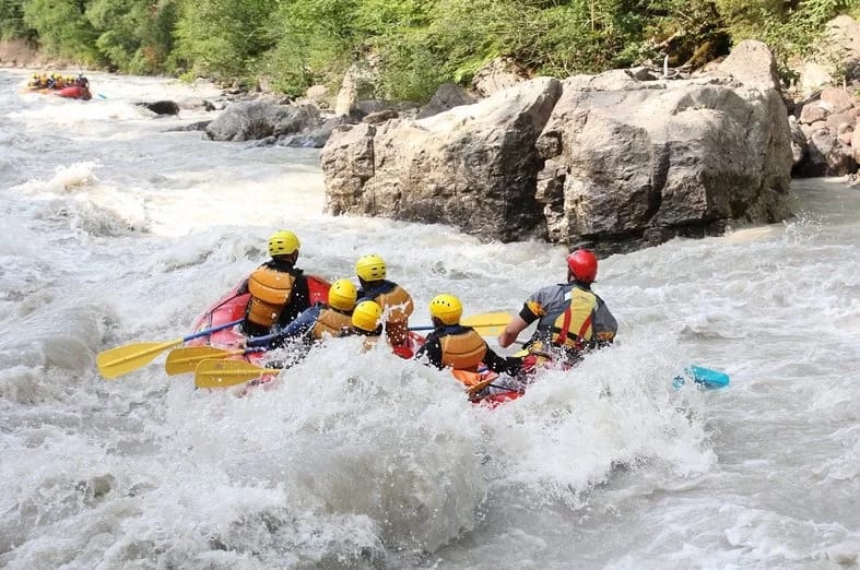 Ab Zürich: Rafting-Abenteuer auf der Lütschine in Interlaken  