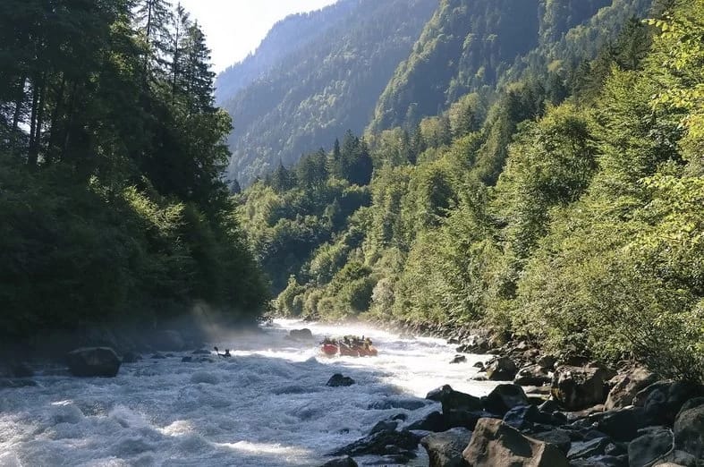 Ab Zürich: Rafting-Abenteuer auf der Lütschine in Interlaken  